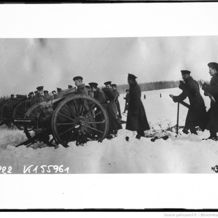 Artiglieria russa davanti a Cracovia. © B. N. F.  - Agence Rol ark_12148_btv1b69332395