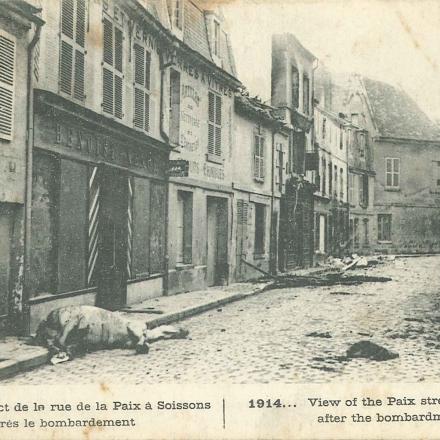 Via della Pace a Soissons fotografata a fine 1914. © europeana.eu/contributions/13832/attachments/140951