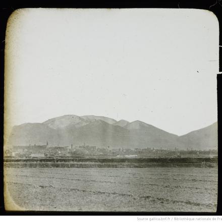 Veduta di Erzurum e del Palan Teuken. © B. N. F.  - Molteni. Photographe ark_12148_btv1b53167538g