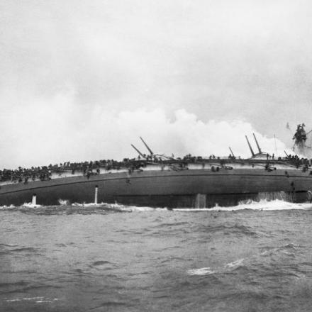 L'incrociatore pesante tedesco SMS Blucher capovolto durante la battaglia di Dogger Bank, 24 gennaio 1915. © IWM Q 22687