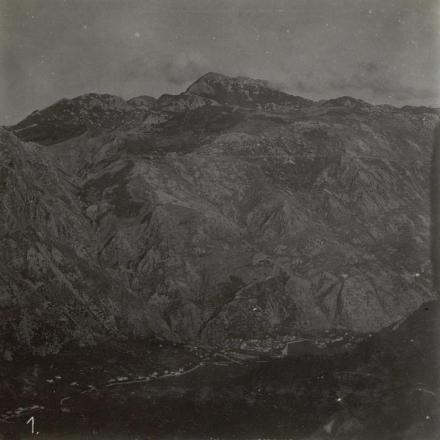 Il monte Lovcen in una foto del 1917. © Bildarchivaustria_at_Preview_15658258.jpg