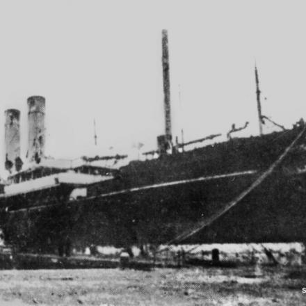 Il piroscafo RMS Atrato requisito e trasformato nell'incrociatore mercantile armato HMS Viknor. © Wikipedia - State Library of Queensland - public domain