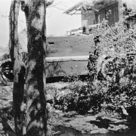 Un blindato britannico a Fromelles il 9 maggio 1915. © IWM Q 90279