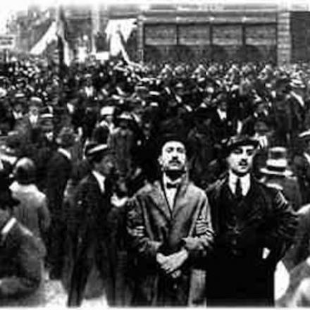 Mussolini ad una manifestazione interventista a Milano il 14 maggio 1915