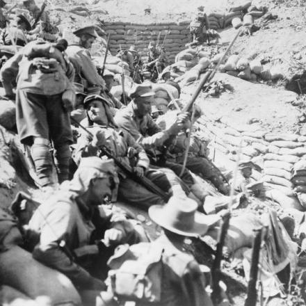 4a brigata di fanteria australiana dietro il Quinn's Post, Gallipoli, 29 maggio 1915. © IWM HU 50622