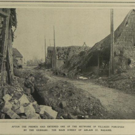 Strada principale di Ablain-St. Nazaire dopo l'ingresso dell'esercito francese