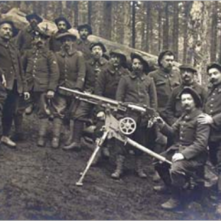 Gruppo di artiglieri alpini francesi nel bosco di Sattel, vicino Sondernach, nel 1915