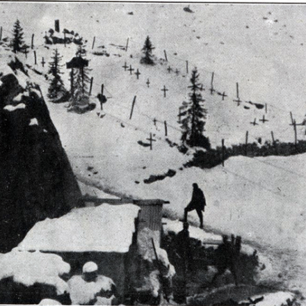 Cimitero sulle Tofane eretto dagli italiani per gli austriaci caduti nello scoppio della mina del Castelletto - Dalla rivista L'Illustrazione italiana - Fonte: ©Museo civico del Risorgimento di Bologna