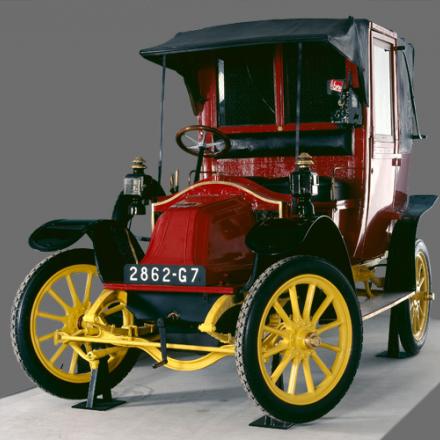 Uno dei taxi della Marna custodito al Museo dell'Esercito di Parigi