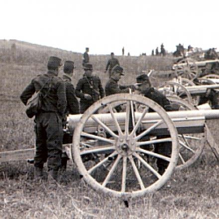 Batteria di cannoni francesi in azione