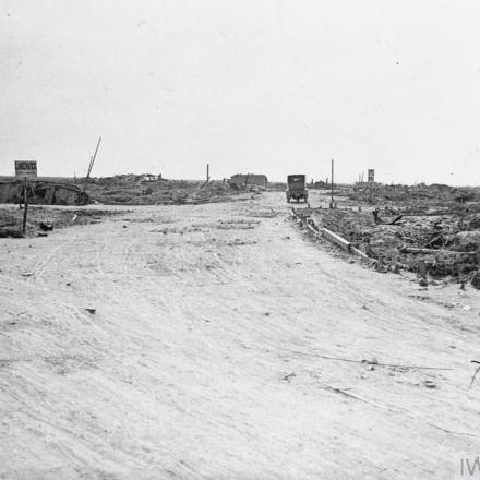 La strada da Langemarck a Dixmude. © IWM Q 17839