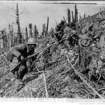 Argonne: una carica alla baionetta.  © B. N. F.  - Agence Meurisse ark_12148_btv1b90441141