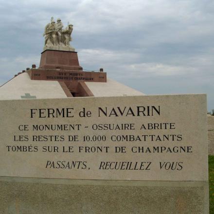 Il monumento ossario de Ferme de Navarin, inaugurato il 28 septembre 1924