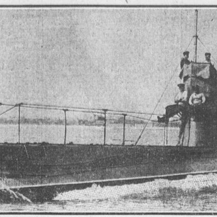 Sottomarino H.M.S. B11 ed equipaggio nel 1914. © Wikipedia  - Evening public ledger - public domain