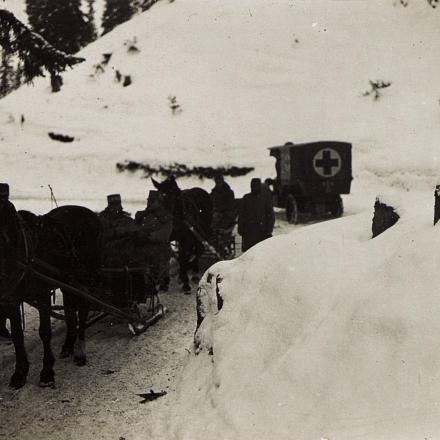 22 dicembre 1915, Trasporto feriti dell'esercito austriaco a sud di Corvara, Eurpeana, ©Austrian National Library