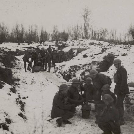 Soldati alleati sul fronte occidentale al confine con il Belgio, dicembre 1915