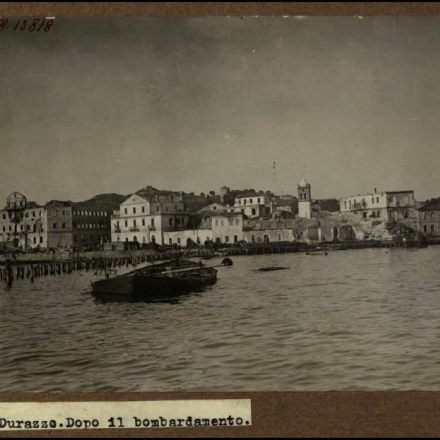 Durazzo dopo il bombardamento, Reparto fotocinematografico della Marina (1915-1918),©Ufficio Storico della Marina Militare 