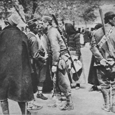 Soldati montenegrini in partenza per il fronte a Lovcen. © Wikipedia - Le Miroir n.113 - public domain