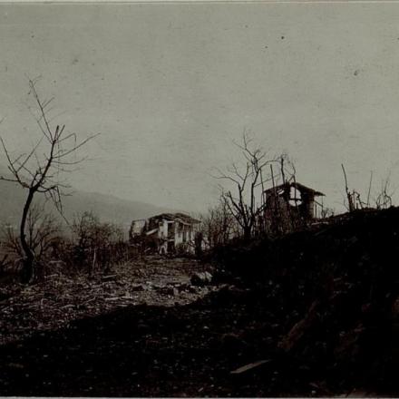 Foto di case distrutte vicino a Oslavia, 1916. © bildarchivaustria.at_Preview_15390150.jpg