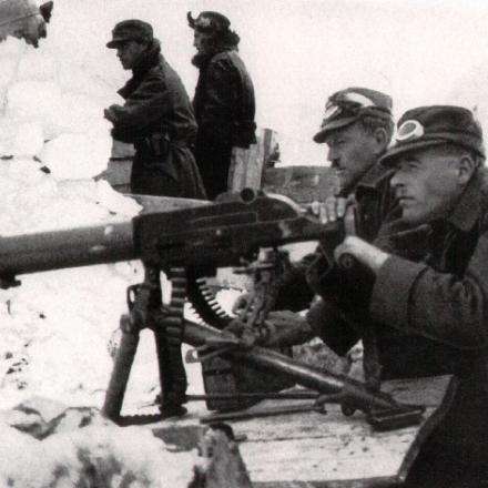 Mitraglieri con una Schwarzlose sul fronte alpino - Foto di sconosciuto - Dal Libro Das Ende einer Armee (Tappe della disfatta)di Fritz Weber