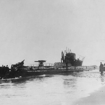 Il sottomarino tedesco U-20 arenato lungo le coste danesi - Foto Library of Congress ID digitale cph.3b24099