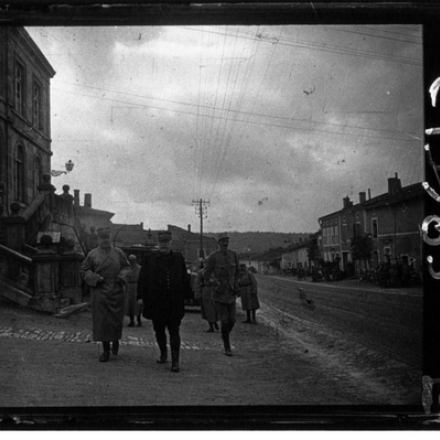 I Generali Joffre e Nivelle al fronte per un'ispezione. Fonte: Biblioteca nazionale di Francia