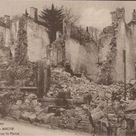 La chiesa di Saint Pierre nella cittadina di Verdun distrutta dall'artiglieria tedesca. Immagine di pubblico dominio