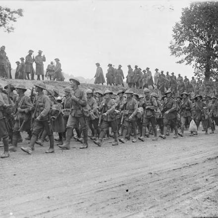 Battaglia di Pozieres, truppe australiane vicino Contay - Fonte: © Imperial War Museum (Q 959)