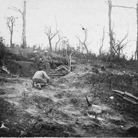 Soldati britannici vicino Maurepas - Fonte: © Imperial War Museum (Q 78835)