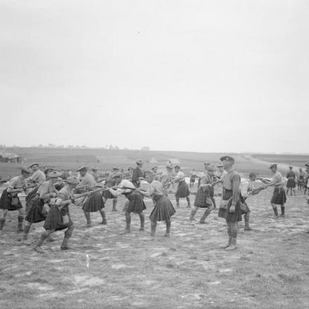 Esercitazione con la baionetta - Fonte: © Imperial War Museum (Q 4097)