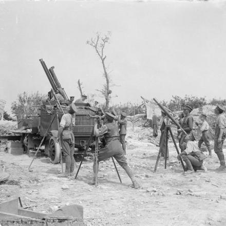 Somme, armi contro gli aerei - © Imperial War Museum (Q 4082)