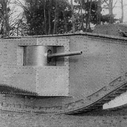 Carro armato inglese alla Somme - Fonte: Immagine di pubblico dominio