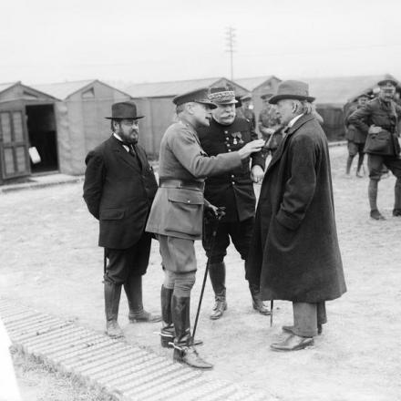 Il Generale Joffre alla Somme - Fonte: © IWM (Q 1177)