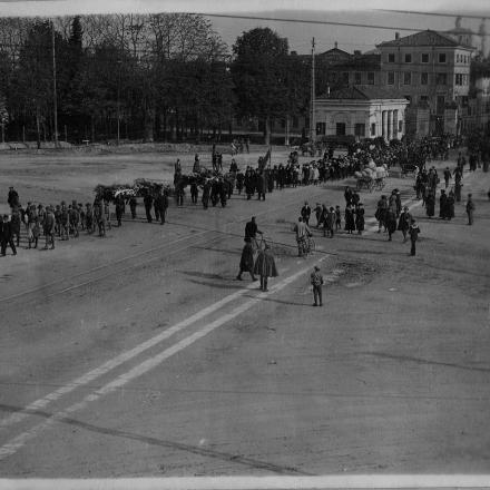 Udine, 2 novembre 1916, la ricorrenza dei defunti al cimitero della città - Fonte:©Museo civico del Risorgimento di Bologna 