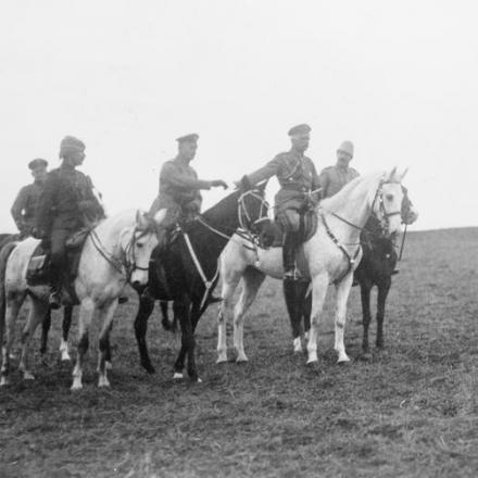 Il Generale Mackensen nei pressi di Dobruja - Fonte: © IWM (Q 52235)