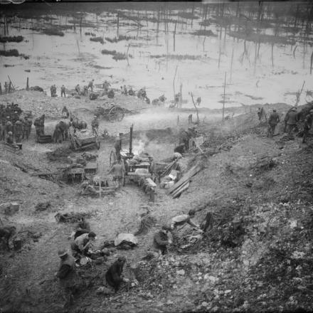 Accampamento britannico sulla riva del fiume Ancre presso la divisione di St. Pierre, 5 dicembre 1916. © IWM Q 6203