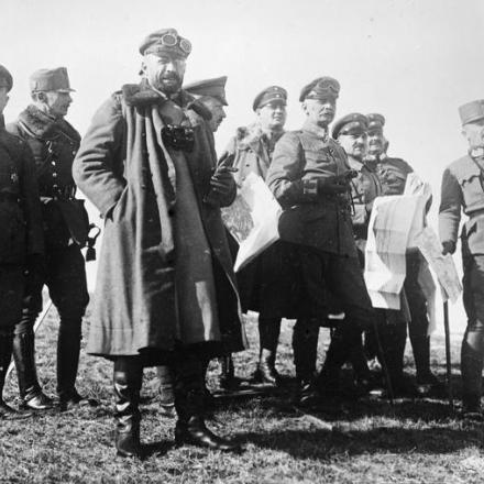 Il Generale Erich von Falkenhayn con ufficiali tedeschi e austroungarici - Fonte: © IWM (Q 23855)