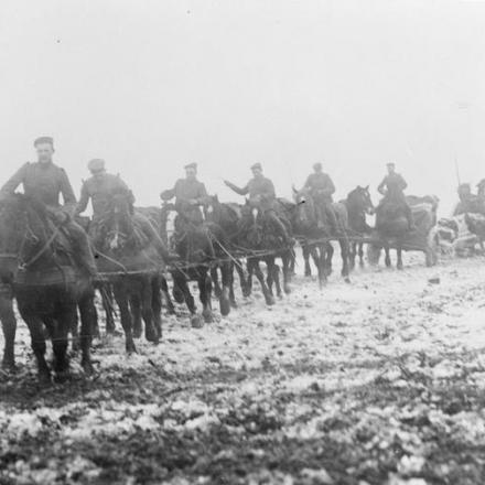 Artiglieria a cavallo nei pressi di Siret  - Fonte: © IWM (Q 23802)