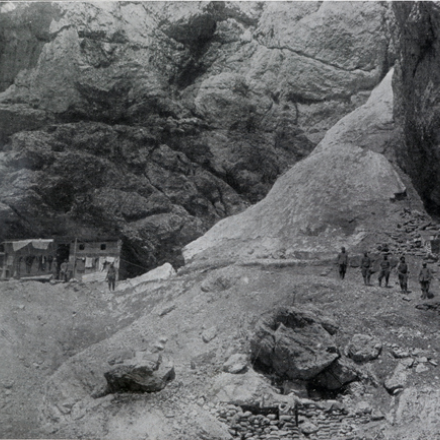 Ai piedi delle Tofane. Dalla rivista L'Illustrazione italiana - Fonte: ©Museo civico del Risorgimento di Bologna 