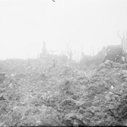 Le rovine di Gommecourt Chateau (Ancre) - Fonte: © IWM (Q 1755)