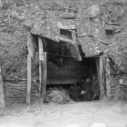 Soldati inglesi nei pressi di Puisieux (Ancre) - Fonte: © IWM (Q 1810)