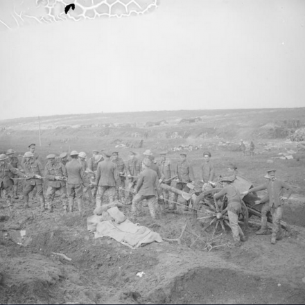 Artiglieria posizionata nei pressi della foresta di Loupart - Fonte: © IWM (Q 4892)