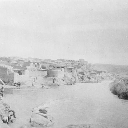 Truppe indiane presso la riva del fiume Hulvan presso la città di Qasr-e Shirin (Kasr-i-Shirin), 31 marzo 1917. © IWM Q 25197