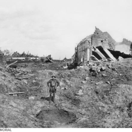 Beaumetz (Francia) dove le mine hanno creato buchi larghi 20 metri e profondi 6 metri 1917-04-05 Fonte:Australian War Memorial 