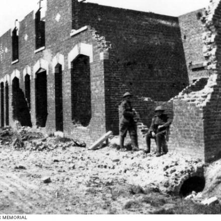 Rovine di una casa distrutta ad Armentieres, 14 Aprile 1917 Fonte AWM