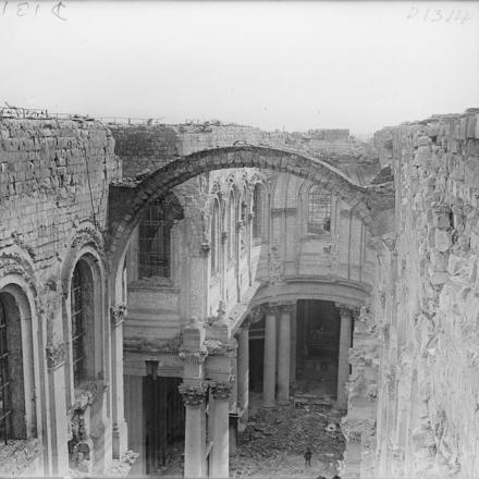 Veduta della Cattedrale di Arras presa dalla cima di una delle sue mura, il 30 aprile 1917. © IWM (Q 5260)