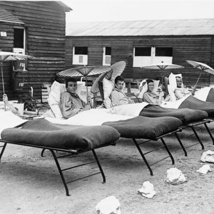 Feriti britannici convalescenti in un ospedale di base a Rouen, giugno 1917.© IWM (Q 2339)