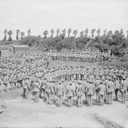 Truppe portoghesi presso la Scuola di istruzione di Marthes, 23 giugno 1917.© IWM (Q 5539)