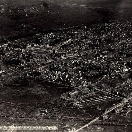Veduta aerea delle rovine di Ypres, 26 giugno 1917
