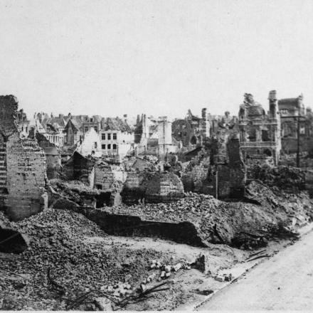 Panorama of ruins near the Town Hall at Arras, 30 June 1917.© IWM (Q 78381)